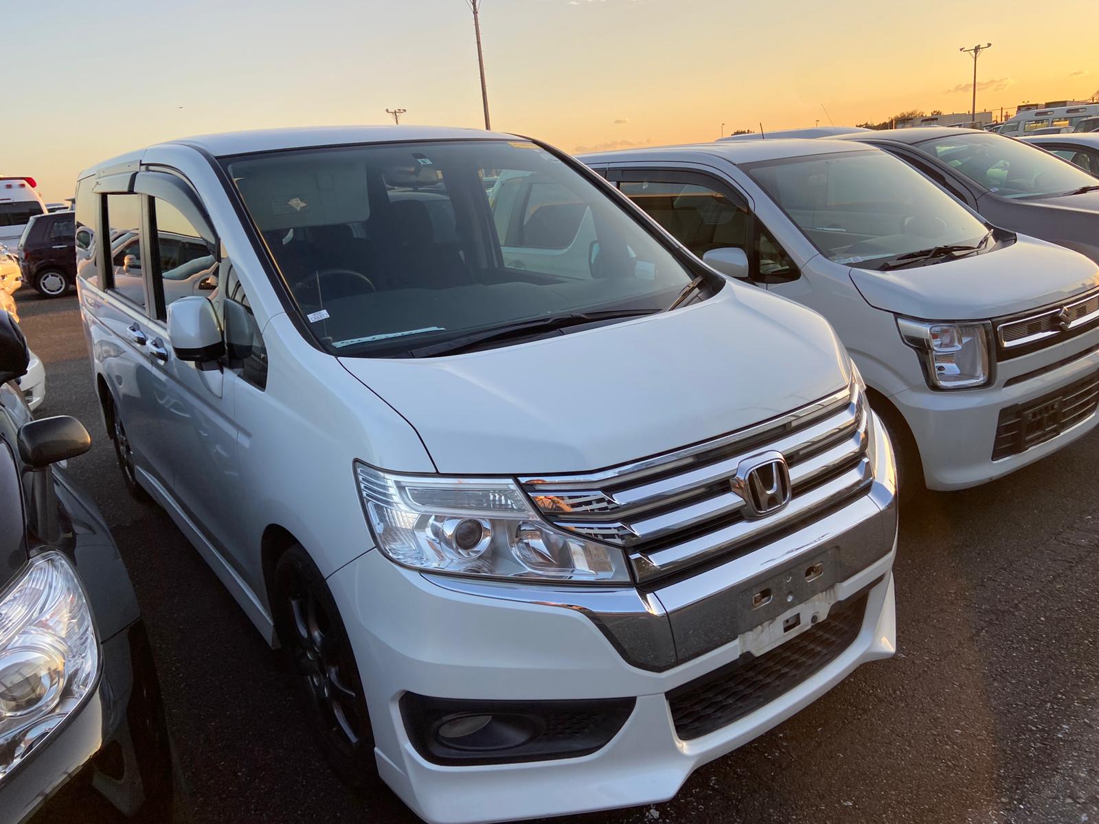 Honda Step Wagon 2013